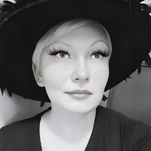 Meet your Posher, Phoenix